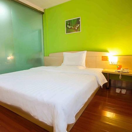 7Days Inn Nanchang North Railway Station Square Quarto foto